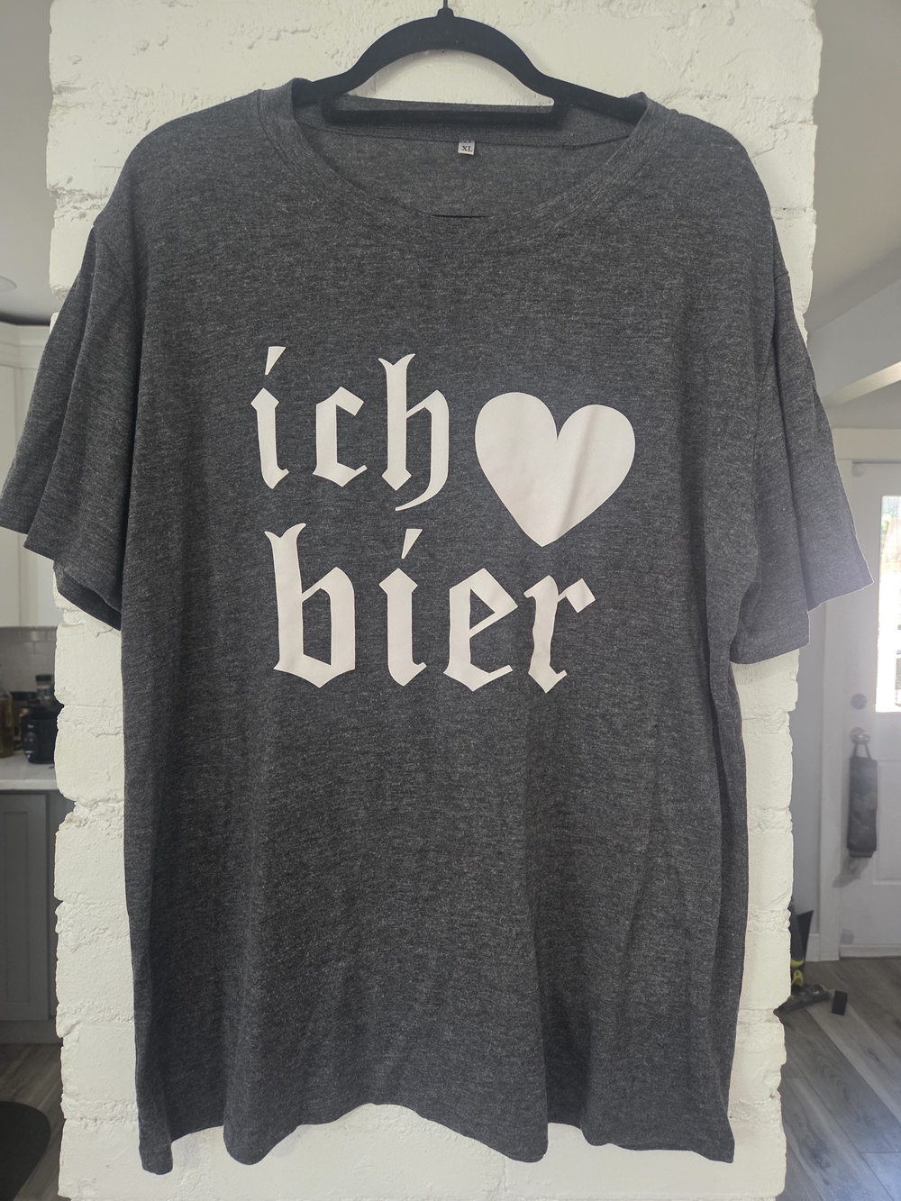 Charcoal 'ich ♥ bier' Graphic Tee - Oktoberfest